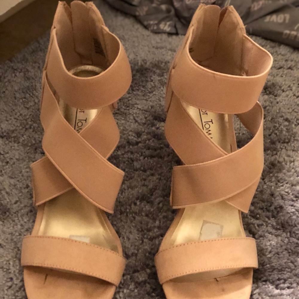 Brand new Hot tomato brand heels